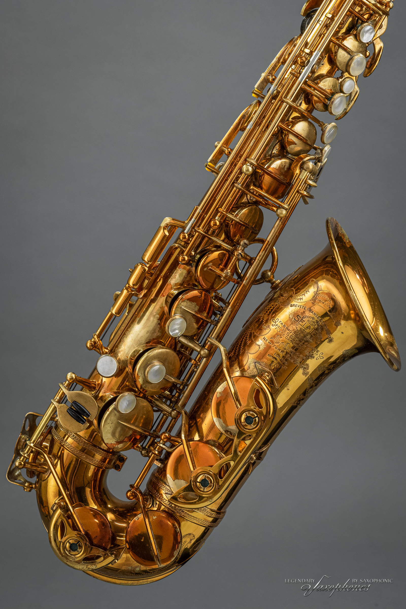 1956 Alto Saxophone SELMER Paris Mark VI, with beautiful dark lacquer and  engraving, 68xxx